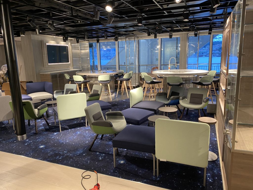 Färdig lounge med inredning monterad av Codex Group OU:s montörer inom fartygsprojekt
